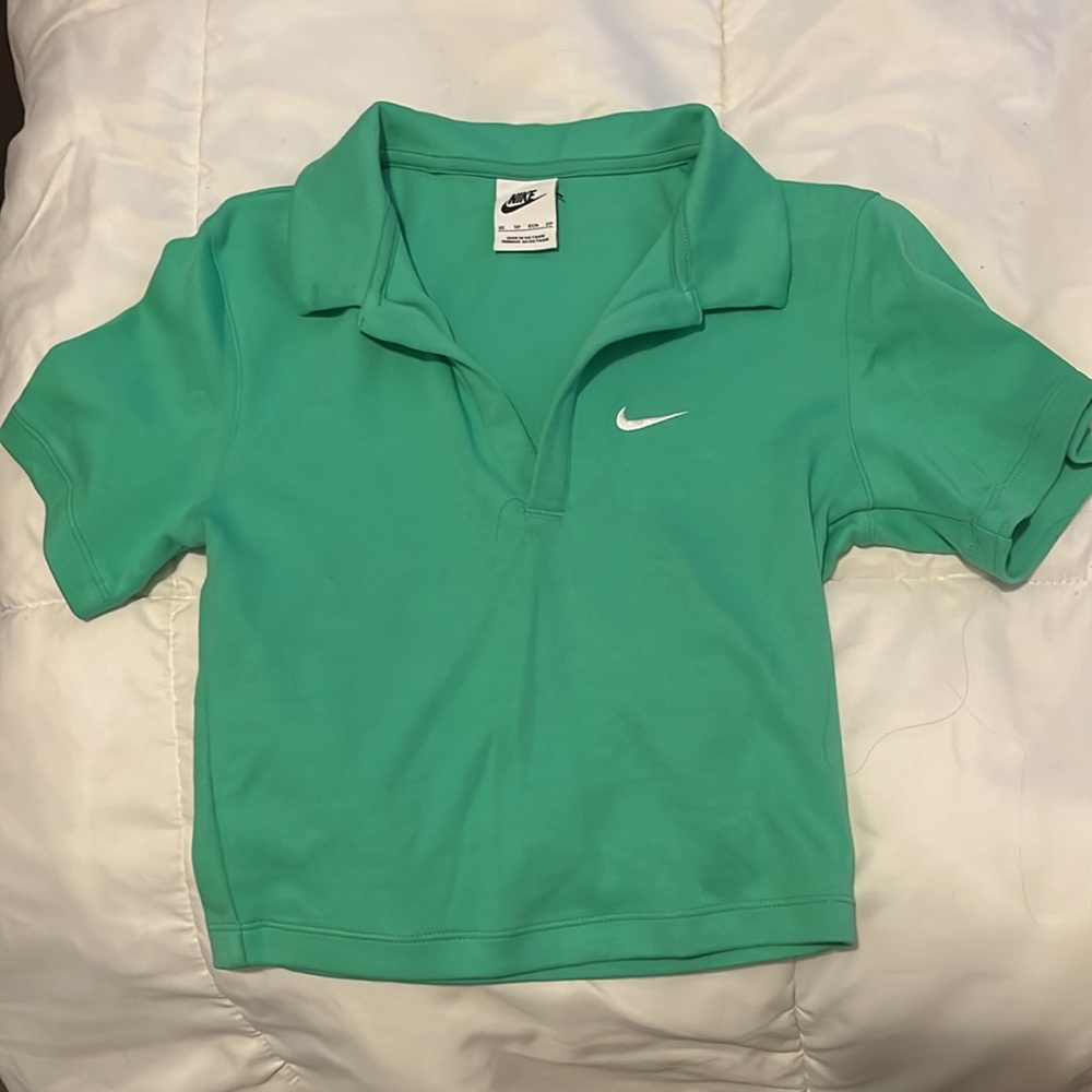 NIKE GREEN GOLF CROP TOP